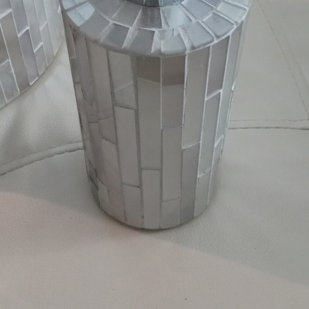 Bathroom set Glass Tile soap dispenser and trash can - Picture 3 of 4